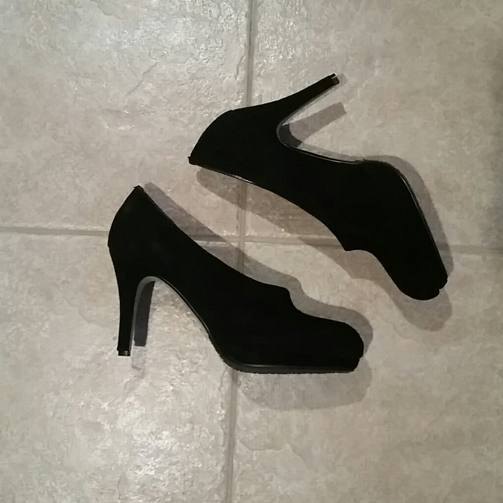Black Suede Adrienne Vittadini Platform Pumps